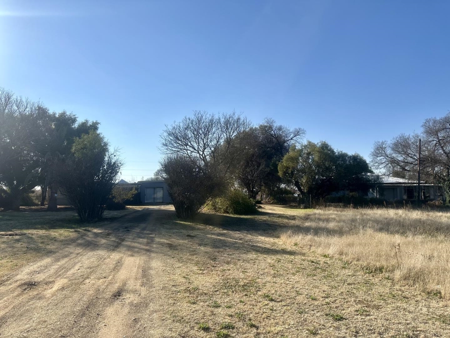 9 Bedroom Property for Sale in Bloemspruit Free State